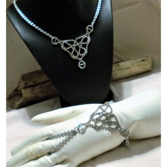 Vintage New Rhodium plated Rhinestones hand flower, & necklace set 925 clasp ! - Picture 3 of 3